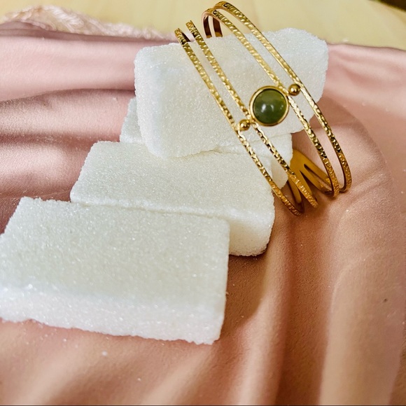 Beautiful 🤩 cuff - Picture 2 of 2